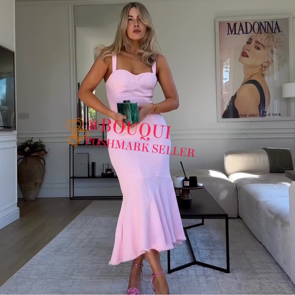 Zara Dresses & Skirts - BLOGGERS FAV ZARA PINK TEXTURED WEAVE RUFFLED DRESS